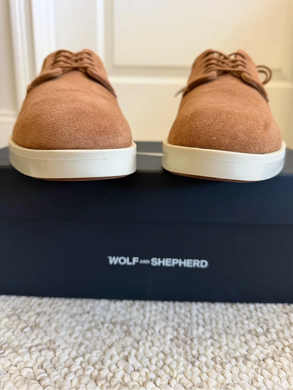 Wolf & Shepherd stylish brown